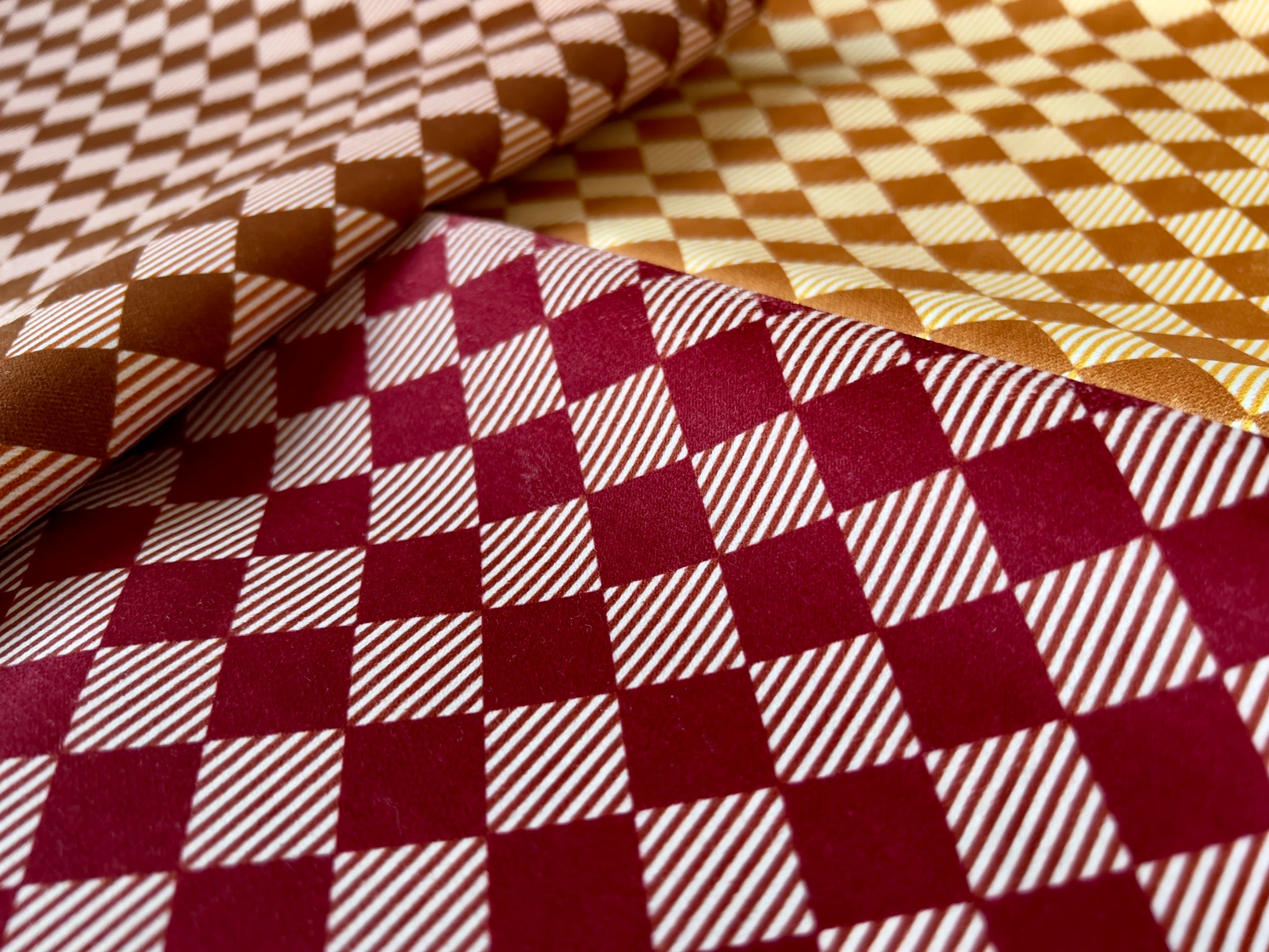 Mistry Designs Exclusive wallpapers, fabrics and interior accessories ...